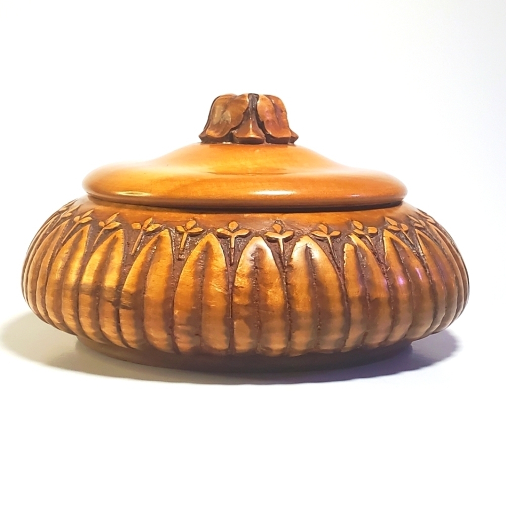 Hand Carved Roun Wooden Decorative Box with Lid Trinket Holder - Picture 8 of 8